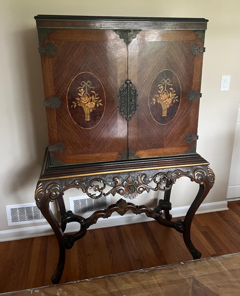 Vintage 1920s Marquetry Inlaid Georgian Style Carved 2 Door Cabinet image 1