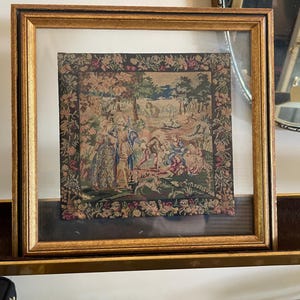 Vintage handgemaakte borduurtapijt kunst gouden frame romantische pastorale scène Europese wanddecoratie antieke stijl borduurwerk foto