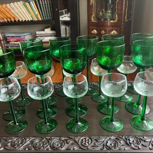 Set Of 20 Vintage Green Stemmed Glasses Clear Goblets Wine Cordial Cups Mid Century Modern Barware Elegant Dining Decoration Collection