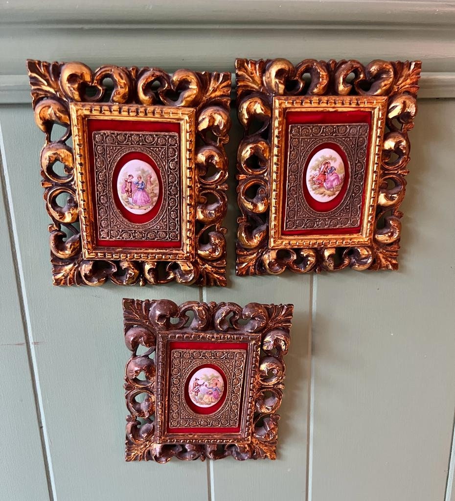 Wall Art 1950s Baroque Fragonard Courting Couple Porcelain Cameo Art Plaque Rococo Style Gold Ornate Frame Romantic Vintage Decoration