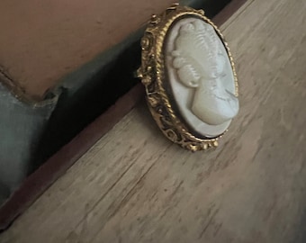 Vintage Pin Art Nouveau Intaglio, Resin Cameo Gold Tone Brooch