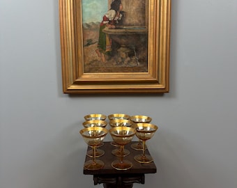 Juego de copas de champán vintage color ámbar con borde dorado grabado. Juego de 8 copas de champán. Artículos de bar.