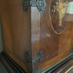 Vintage 1920s Marquetry Inlaid Georgian Style Carved 2 Door Cabinet image 10