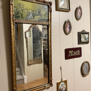 Vintage Gilded Gold Framed Mirror Artwork Design Decorative Wall Mirror Elegant Home Accent French Style Baroque Era Ornate Reflection