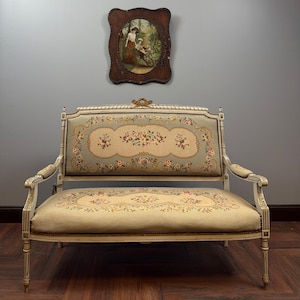 Vintage fransk soffa – Louis XVI-stil blommig nålspetsad loveseat