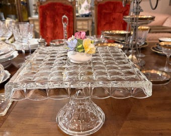 Soporte para pasteles cuadrado con pedestal, diseño americano vintage de Fostoria, con hueco central (para ron).