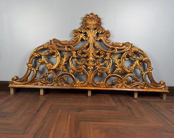 Vintage Rokoko König Kopfteil | Kunstvolles Statement-Stück aus goldfarbenem Metallguss