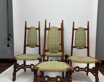 Conjunto de 4 cadeiras de jantar antigas em carvalho, estilo neogótico: estilo jacobino, provençal francês.