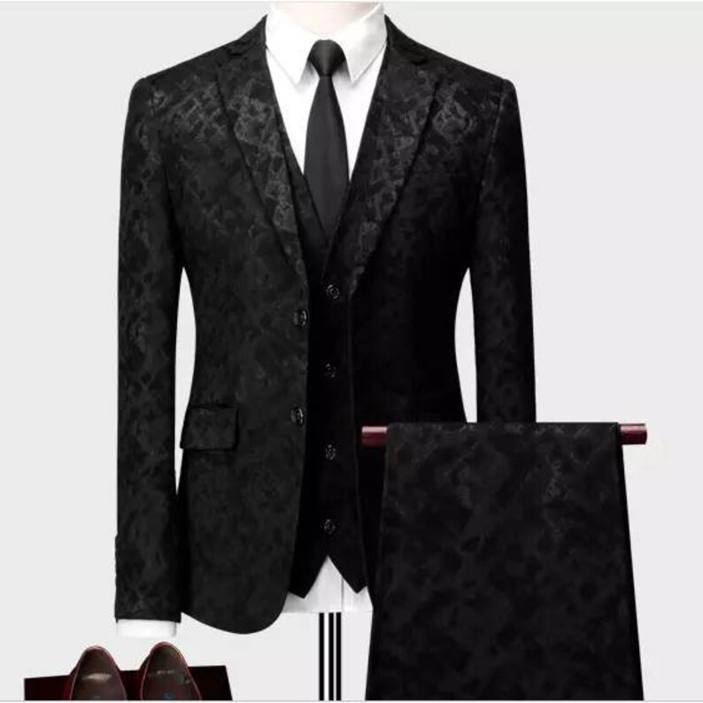 also in dark navy blue groom and groomsmen suits tuxedos suits 3-piece wedding suits with waistcoat Black quilted 3-piece men/'s suits