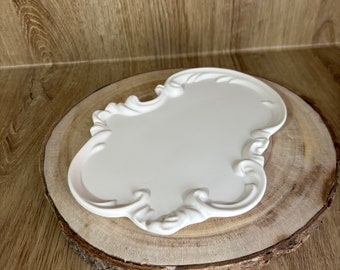 Vassoio in jesmonite decorato a mano: arredamento minimalista per la casa.