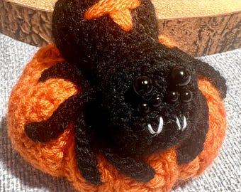 かぎ針編みのクモかぼちゃの編み図：初心者向けのハロウィーンデコレーション（PDFデジタルダウンロード）