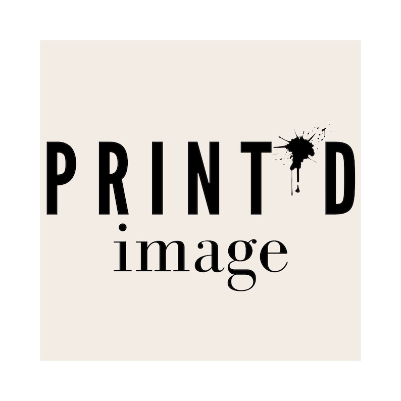 K&ouml;nnte beinhalten: Schwarz-wei&szlig;er Text, der "PRINTED image" lautet, mit einem schwarzen Tintenklecks &uuml;ber dem "D" in "PRINTED".