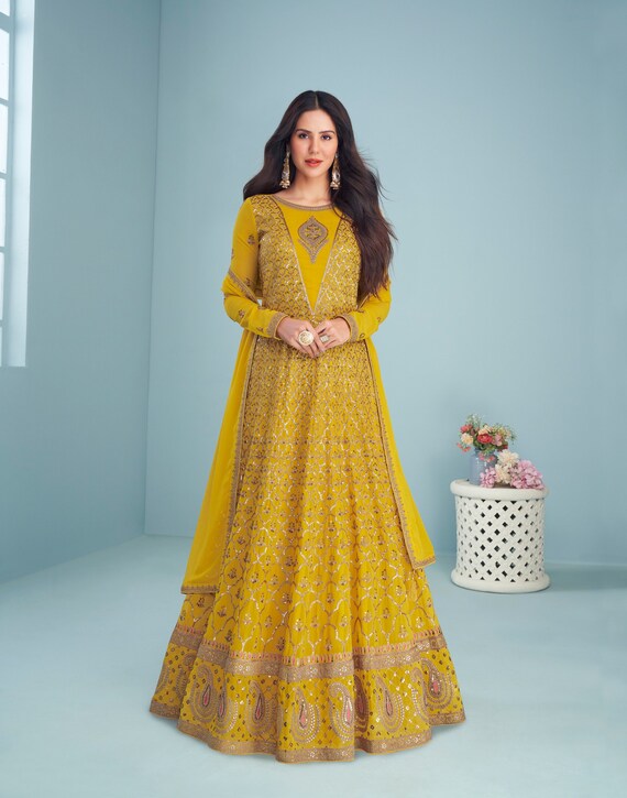 Bollywood designer deals suits