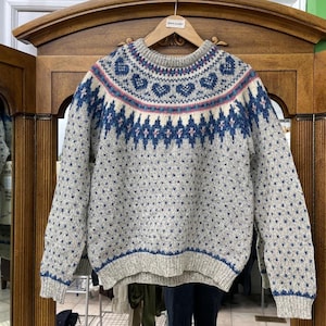 Vintage Woolrich Nordic Style Sweater | Vintage Sweater | Vintage Knit Sweater | Wool Sweater with Hearts | Size M | SKU NPC-2467 |