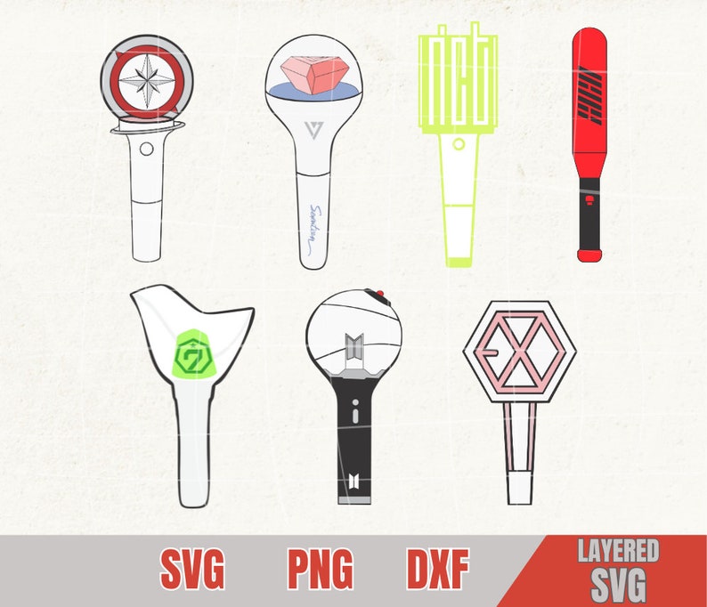 Pu&ograve; includere: Set di 7 file di taglio SVG per bastoni luminosi K-pop. I bastoni luminosi sono di vari colori e design, tra cui un bastone luminoso rosso e nero con le lettere "BTS" su di esso, un bastone luminoso bianco con un cerchio verde e il numero "7" all'interno, e un bastone luminoso bianco con un esagono rosa e le lettere "EXO" all'interno.