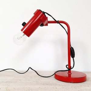 Vintage Rote Metall Tischlampe / Verstellbare Mid Century Schreibtischlampe / Italienische Büro Beleuchtung im Memphis Stil / Retro Zeichnung Arbeitsleuchte