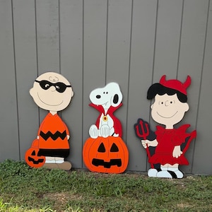 Charlie Brown and snoopy Halloween pumpkin decor
