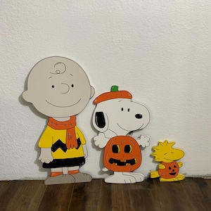 Charlie Brown and snoopy Halloween pumpkin decor