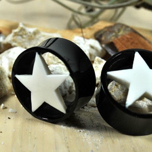 Black Horn with White Bone Star Plugs 6mm (2G) 8mm (0G) 12mm (1/2") 14mm (9/16") 16mm (5/8") 18mm (11/16") 19mm (3/4")  20mm 22mm 25mm (1")