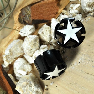 Horn Plug Black/White Star w/ Open Corners Plugs 6mm (2G) 10mm 00G 12mm (1/2") 14mm (9/16") 16mm (5/8") 18mm (11/16") 20mm 25mm (1")