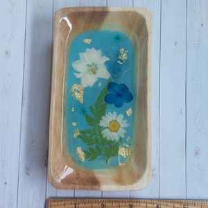 Handmade home decor/flower catch all/flower resin wood bowl/flower bowl/resin trinket dish/resin trinket dish/gift for home/decor bowl