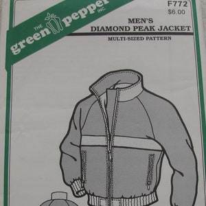 Op de afbeelding: Een naaipatroon voor een jas met een diamantvormig piekdesign. Het patroon is voor een jas in meerdere maten en is van The Green Pepper Inc. Het patroonnummer is F772 en de prijs is € 6,00.