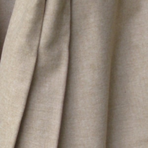 Hellbeige Wollstoff; Verkauft per halben Hof