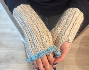 Crochet Fingerless Gloves | Wrist Warmers with frill