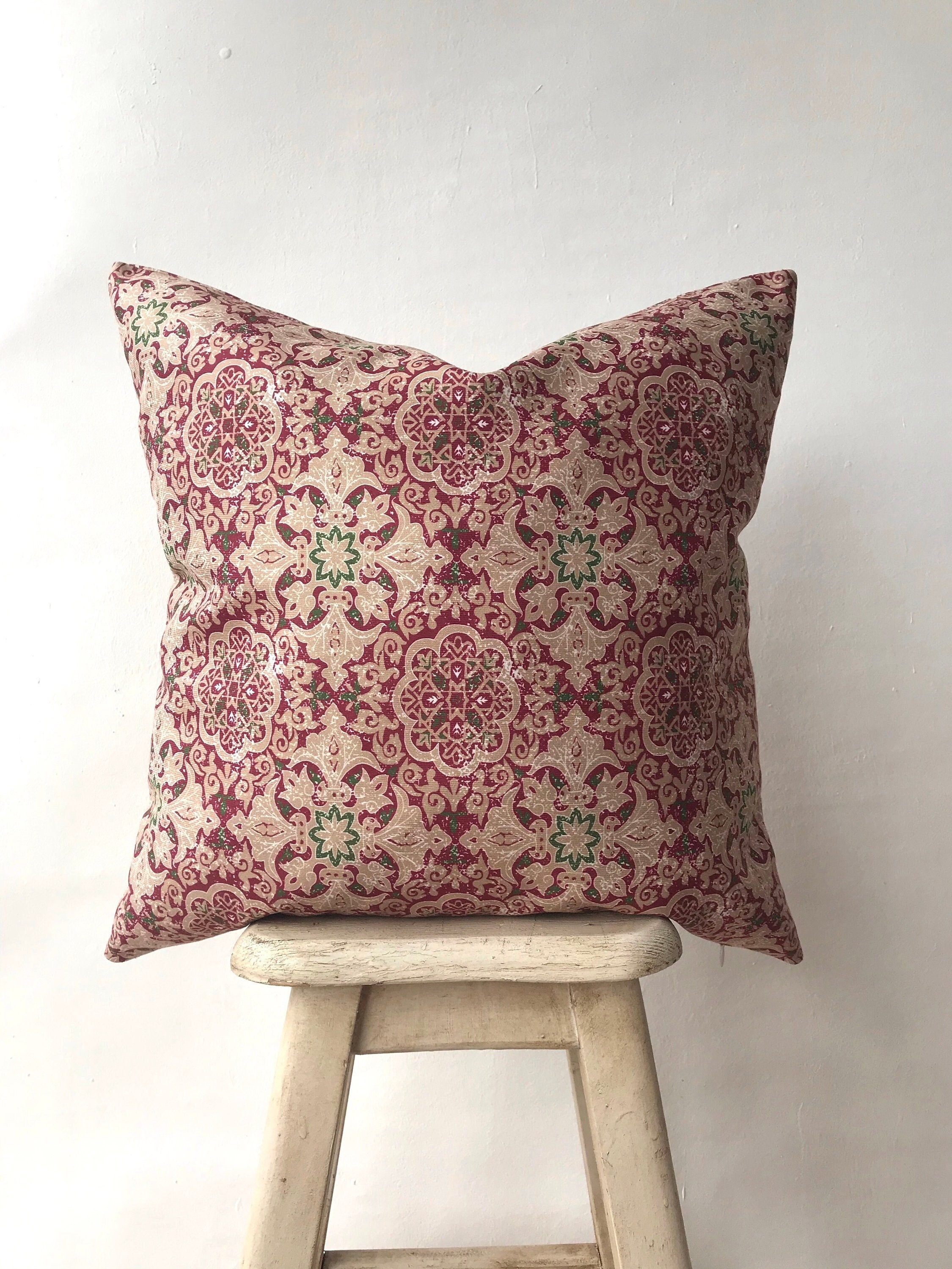Burgundy and green throw pillows hotsell