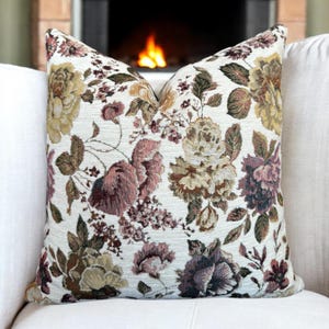 Housse de coussin tapisserie florale ivoire, taie d&#39;oreiller de canapé à fleurs crème clair, rose botanique texturé euro ou soutien lombaire, maison classique