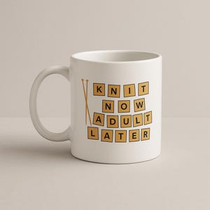 Tasse für Kaffeeliebhaber Stricken jetzt Erwachsene später Lustiges Geschenk für Stricker Garn-Liebhaber Humorvolles Strickgeschenk für Handwerks-Enthusiasten