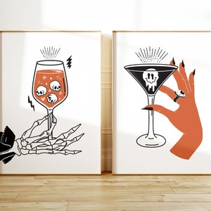2er-Set Halloween-Kunst, Halloween-Witzig, gruseliges Küchendekor, 2er-Set Gruselige Wandkunst, druckbarer Wein, Cocktailplakat, Schädelweinkunst