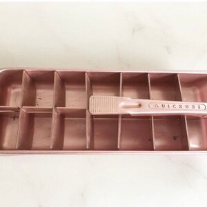 Sällsynt vintage metallisk rosa Frigidaire isbitsform