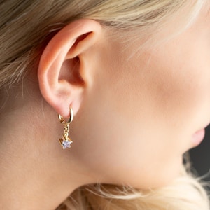 Geburtsstein Tropfen Ohrringe - Gold Baumeln Ohrringe - Mini Stern Creolen - Zierliche Stern Tropfen Creolen - Geschenk der Mutter