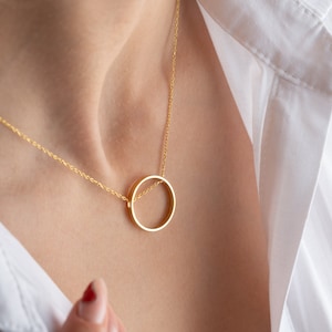Colar de ouro maciço 14K com pingente circular personalizado