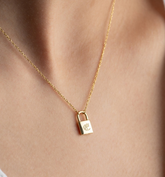★送料・関税込★GLOWNY★LOCK INITIAL NECKLACE★ MUSINSA | GLOWNY LOCK INITIAL NECKLACE (GOLD)