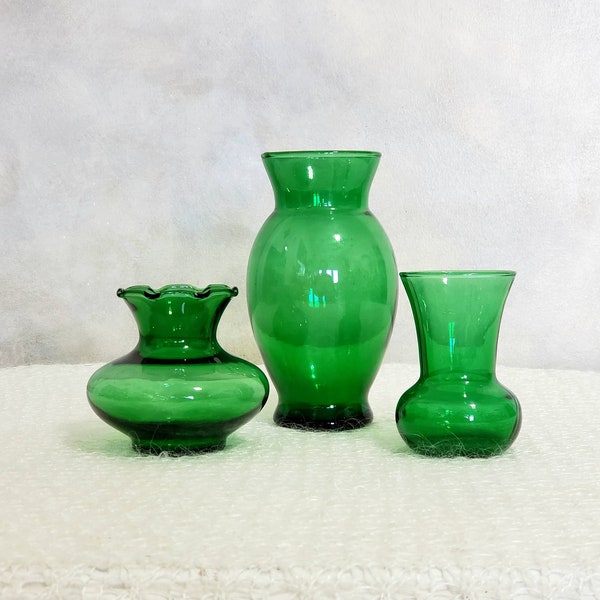 Choice Emerald Green Bud Vase Small Flower Glass Vase Vintage