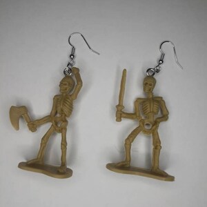 plastic skeleton army men
