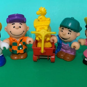 Vintage McDonald’s Set Peanuts Gang Farm Figures 2.5”