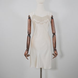 SMALL 1940s / 1950s Liquid Silk Sleep Mini Dress Lace Detailing BEAUTIFUL Champagne Art Deco Dream