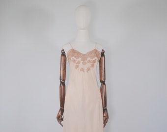 PETITE 1930s Peach Rayon Sleep Gown Bias Cut Dress Lace Detailing Dress DREAMY Art Deco