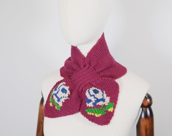 1940er Jahre weißer Rosen Burgund gestrickter Hals Schal Kragen - True Vintage Strick 40er Jahre Winter Mode Accessoire