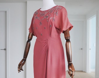 1930s Pailletten Blush Red Rayon Crepe Kleid Seitlicher Reißverschluss - AS IS - True Vintage 30er Jahre VTG Style Small - Medium