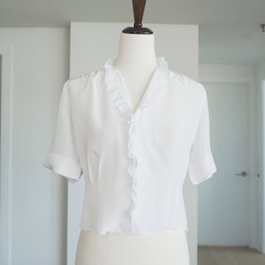 1940s White Blouse Top with Floral Embroidery lace Frontal Pattern True VINTAGE Short Sleeve Authentic WWII 40s FORTIES Vtg