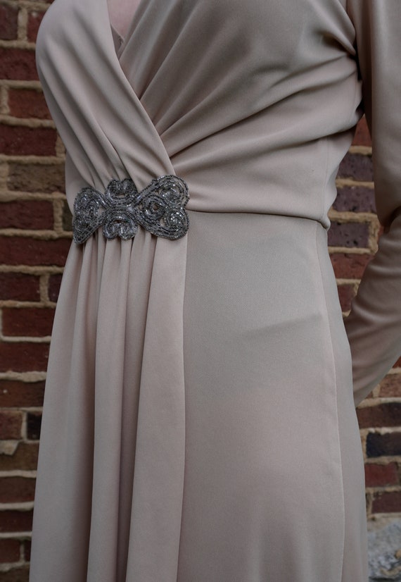 ELEGANT Champagne Beige Dress with Beaded Bow Acc… - image 4