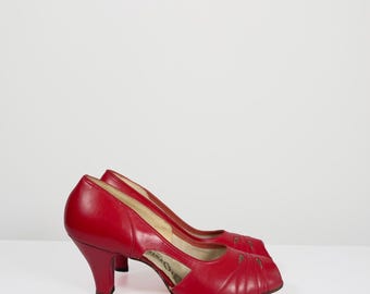 Zapatos de tacón alto vintage auténticos de piel roja de los años 50, 7,5 AA - Estilo pin-up Di Orsini