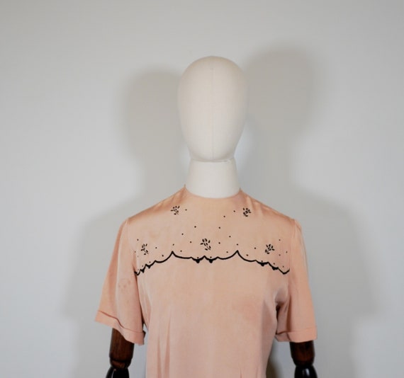1950s Pink Beige Floral Embroidered Motif Rayon Blouse Top Shirt 