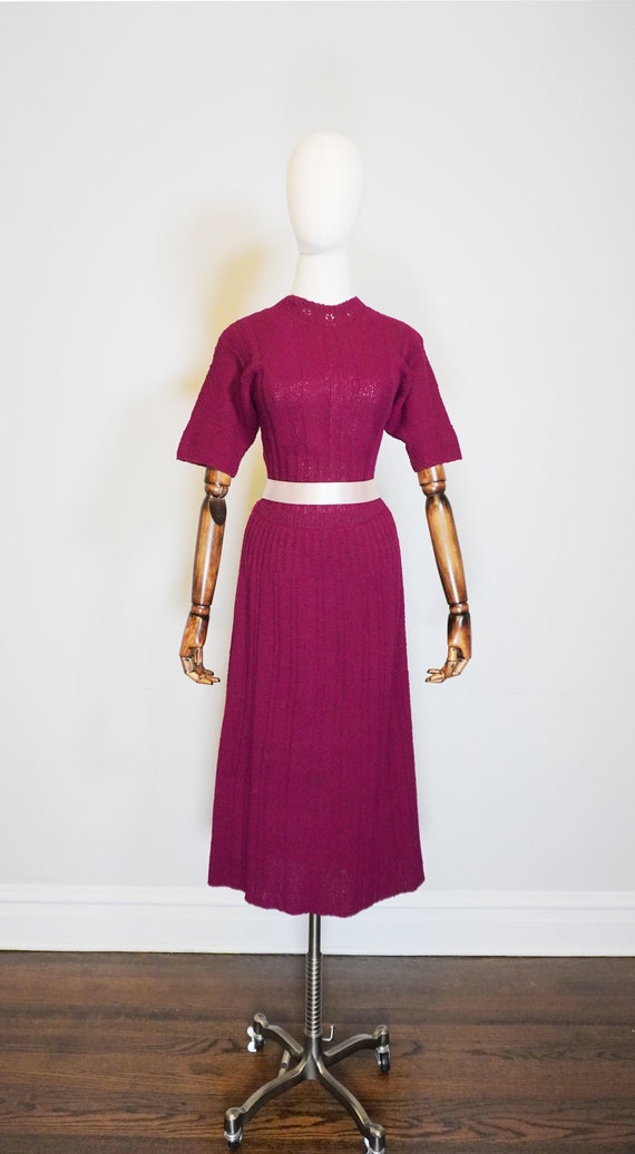 Late 1930s / 1940s 100% Wool Knitted Maroon Detail