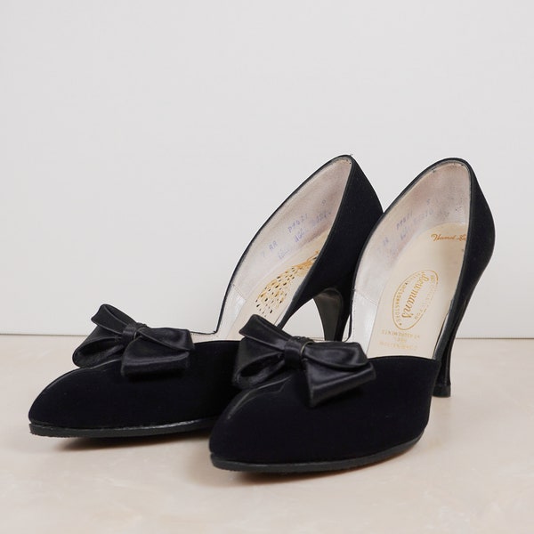 1950s Satin Bow Accent Black Suede True Vintage High Heel Pump 7.5 AA -  50s Fifties True VTG Pin Up Style Peacock Shoes