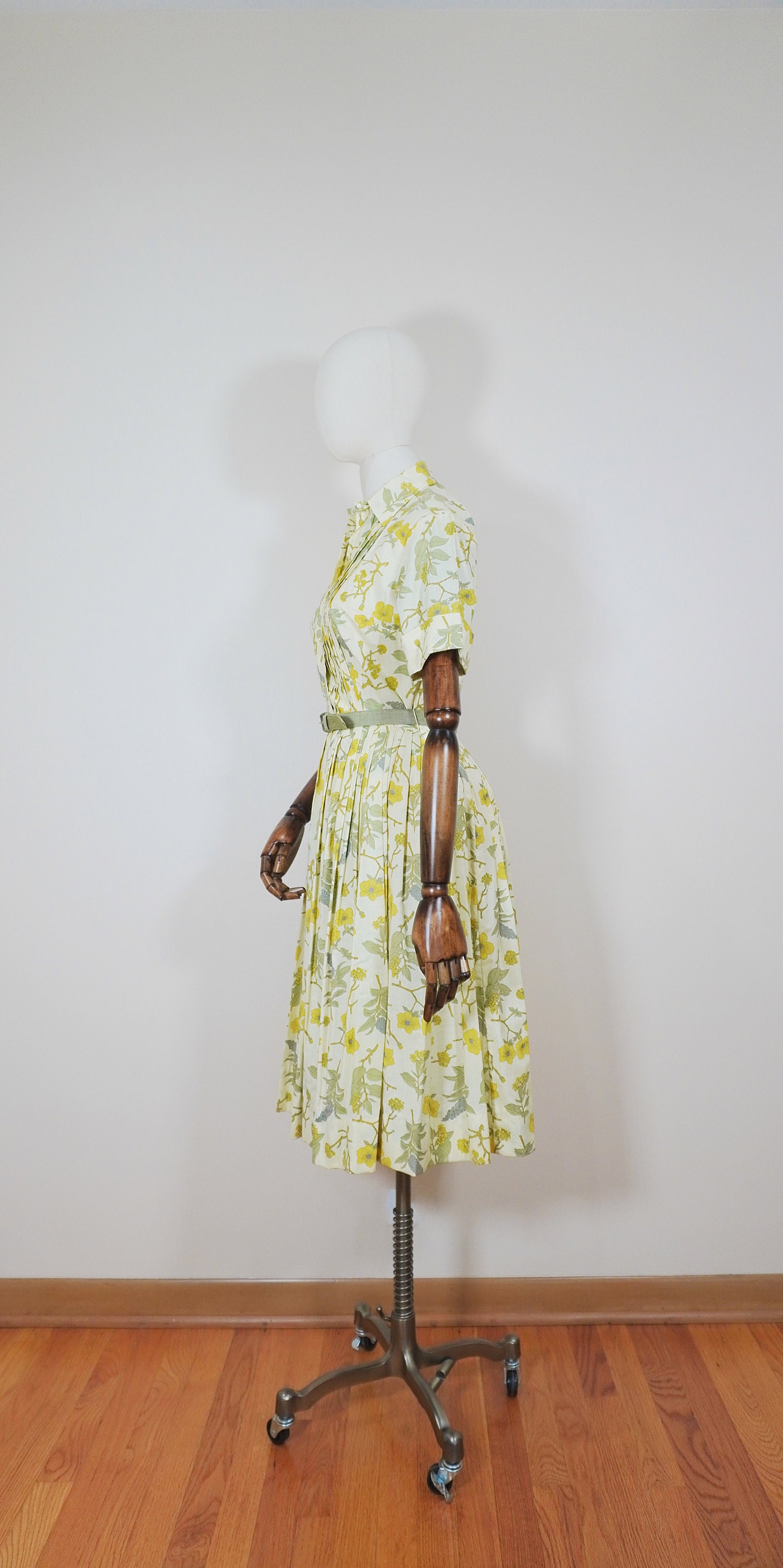 Vintage 1950s Beige Garden Floral Print Dress by Kay Windsor | XS/S main image 1
